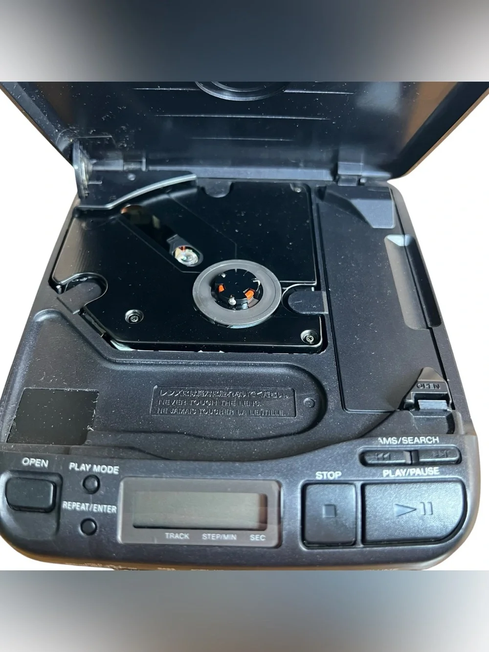 Sony DISCMAN D-33 Portable CD Player Mega Bass Compact Disc Japan Walkman VTG 91